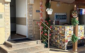 Apartments & Rooms Laganini